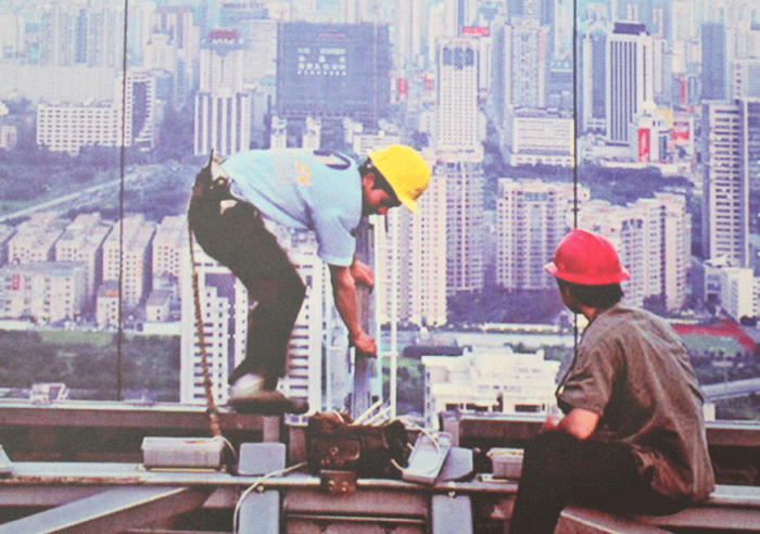 高楼大厦是用我们的汗水浇筑的